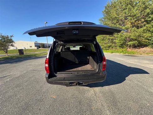 Used 2010 Chevrolet Suburban LT AWD/4WD image 14