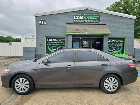 Used 2011 Toyota Camry image 7