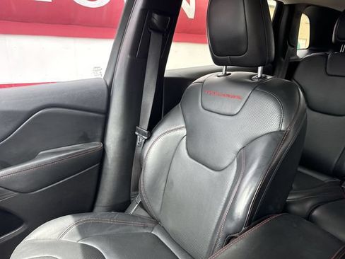 Used 2016 Jeep Cherokee Trailhawk w/ Comfort/Convenience Group AWD/4WD image 25