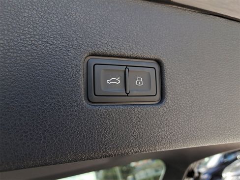 New 2026 Audi SQ8 Prestige image 31