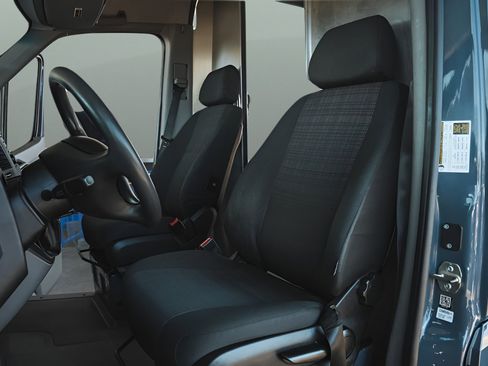 Used 2018 Mercedes-Benz Sprinter 2500 image 11