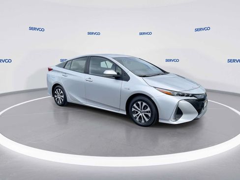 Used 2021 Toyota Prius Prime XLE FWD image 2