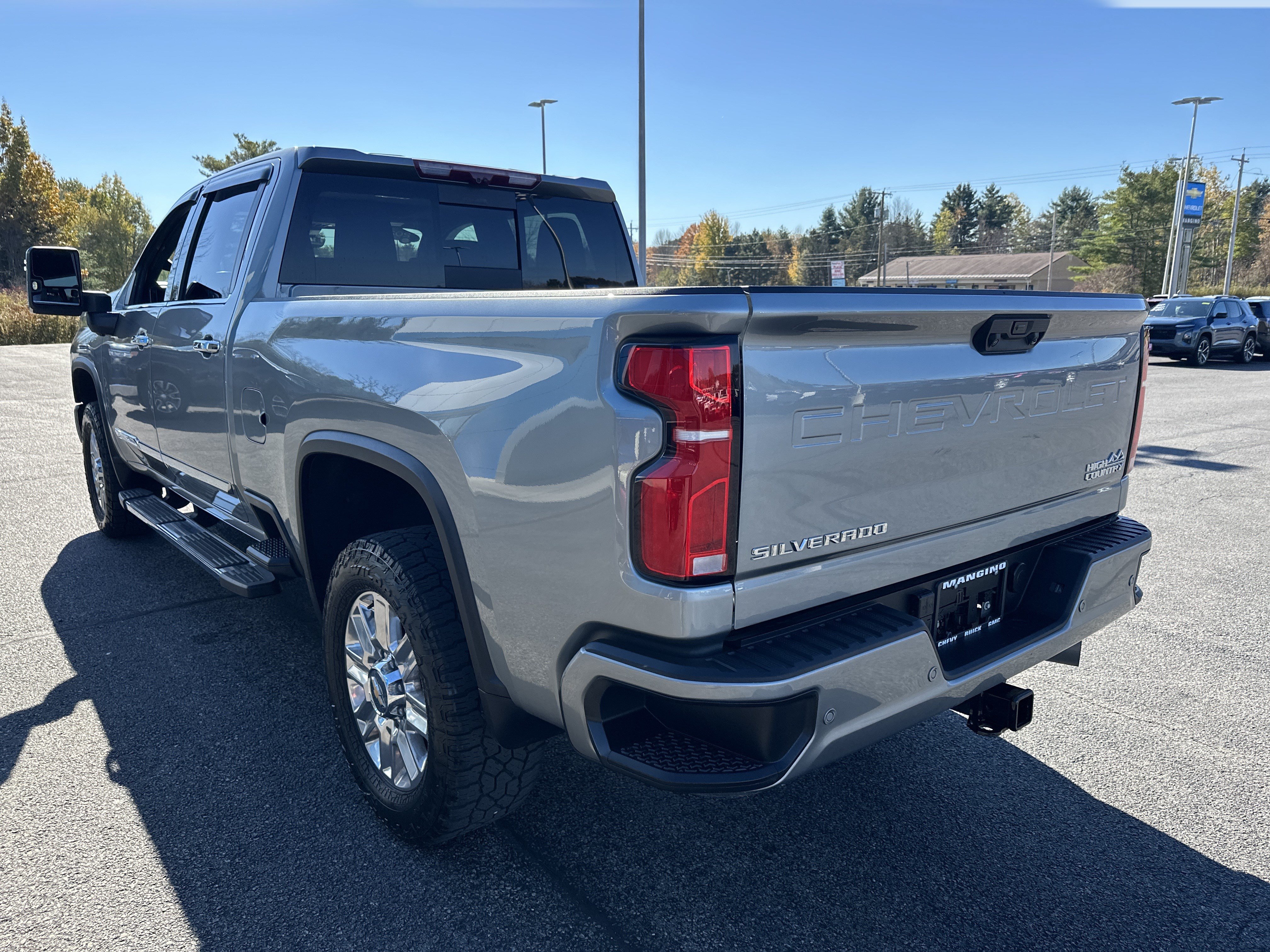 Used 2024 Chevrolet Silverado 2500 High Country w/ High Country Premium Package AWD/4WD image 6
