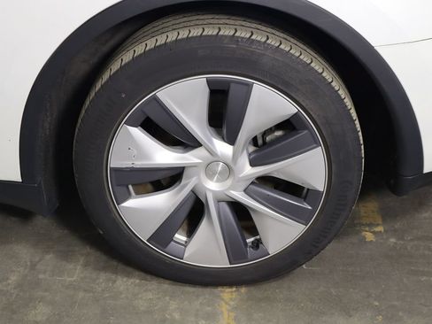Used 2023 Tesla Model Y 2WD image 47
