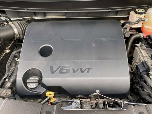 Used 2021 Chevrolet Traverse LT image 23