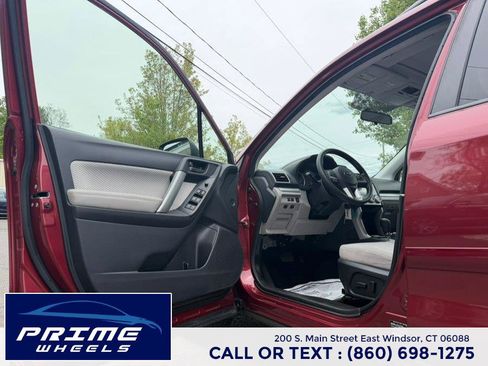 Used 2017 Subaru Forester 2.5i Premium w/ All-Weather Package AWD/4WD image 9