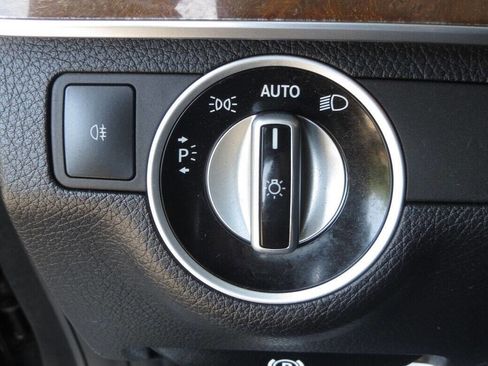 Used 2014 Mercedes-Benz E 350 4MATIC Sedan image 24