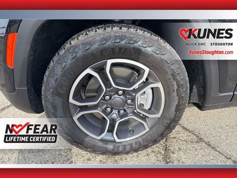 Used 2023 Jeep Grand Cherokee Trailhawk w/ Luxury Tech Group III image 16