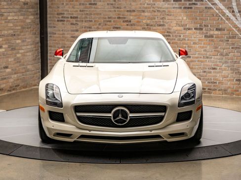 Used 2011 Mercedes-Benz SLS AMG Coupe image 3
