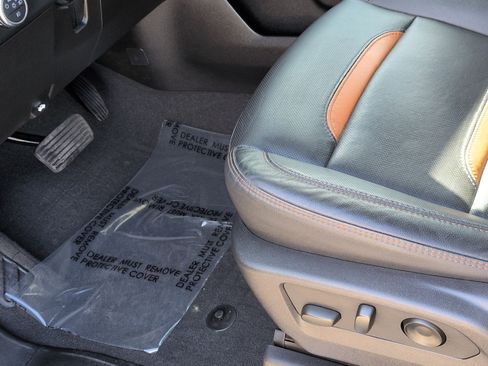 Used 2024 GMC Sierra 2500 AT4 w/ AT4 Premium Plus Package AWD/4WD image 17