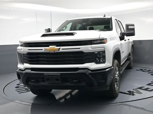 Used 2024 Chevrolet Silverado 2500 Custom w/ Custom Convenience Package AWD/4WD image 11