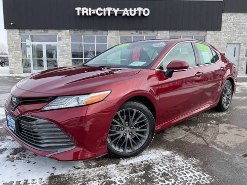 Used 2020 Toyota Camry XLE image 1