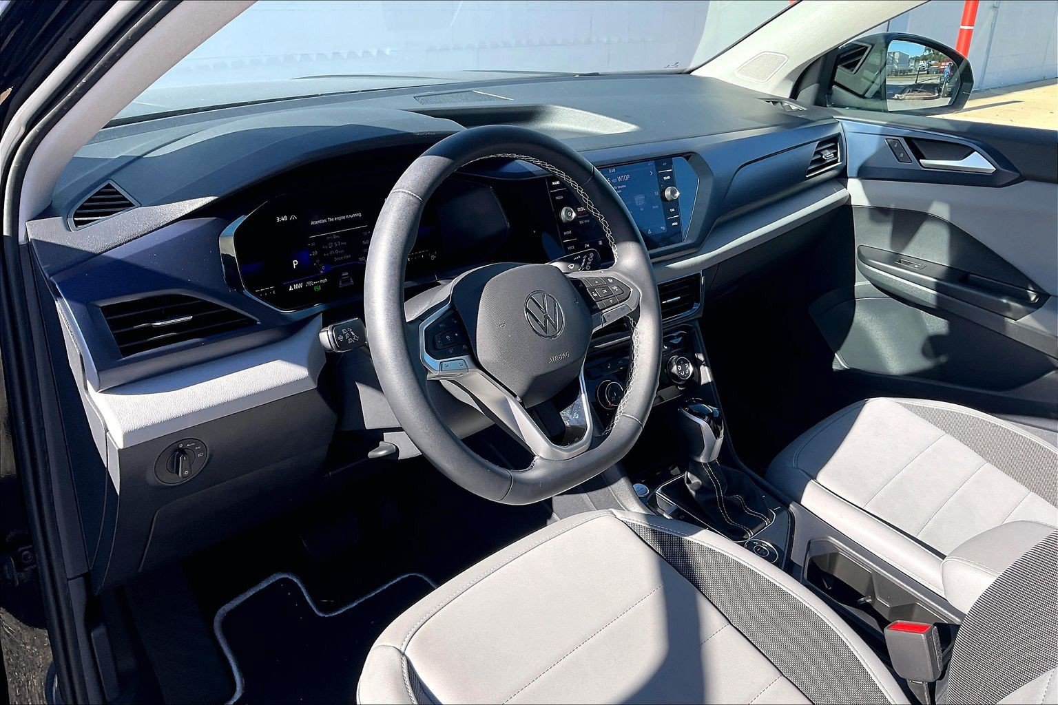 Used 2023 Volkswagen Taos SE w/ Panoramic Sunroof Package AWD/4WD image 18