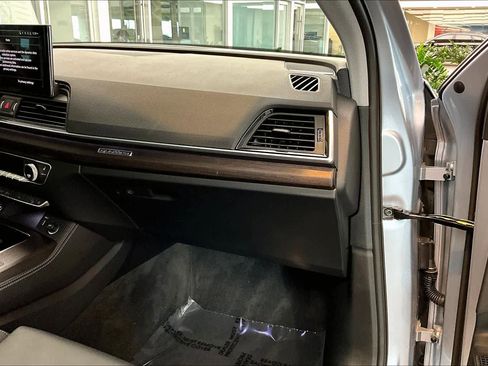 Certified 2025 Audi Q5 2.0T Premium Plus w/ Premium Plus Package image 18