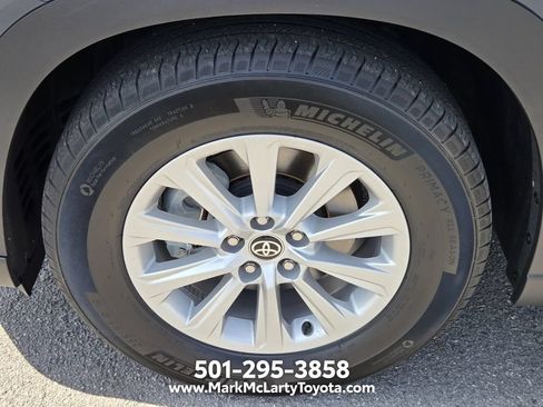 Used 2025 Toyota Grand Highlander AWD image 17