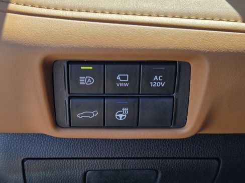 Used 2023 Toyota Highlander Platinum AWD/4WD image 25