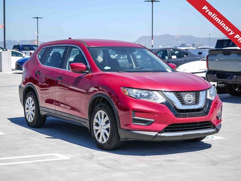 Used 2017 Nissan Rogue S FWD image 3