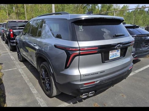 Used 2025 Chevrolet Traverse LT w/ Enhanced Driving Package AWD/4WD image 3