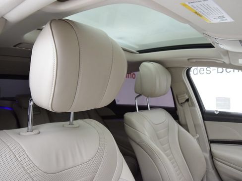 Used 2019 Mercedes-Benz S 560 Sedan image 18