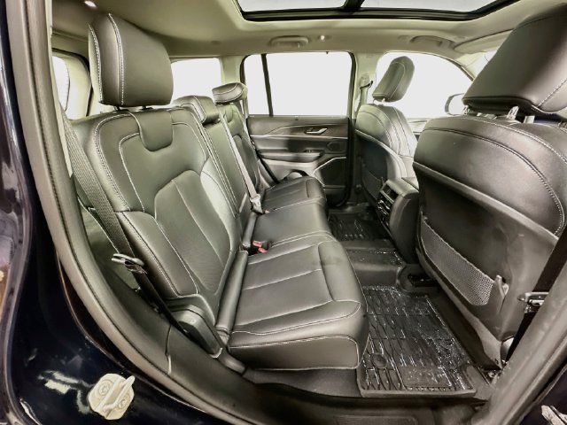 Used 2023 Jeep Grand Cherokee 30th Anniversary AWD/4WD image 30