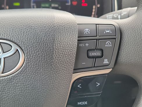 Used 2025 Toyota Camry LE FWD image 18