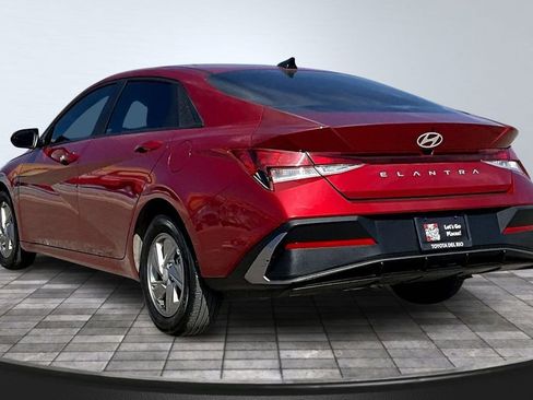 Used 2024 Hyundai Elantra SE image 5