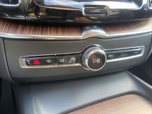 Used 2019 Volvo XC60 T8 Inscription w/ Advanced Package image 29