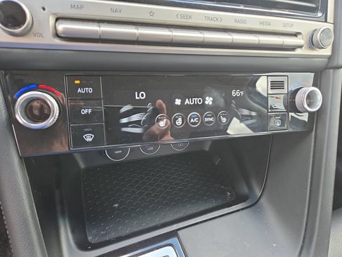 Used 2025 Genesis G70 2.5T AWD/4WD image 25