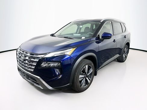 Used 2025 Nissan Rogue SL FWD image 3