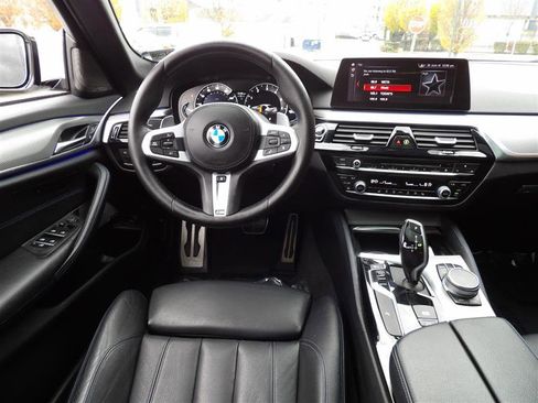 Used 2019 BMW 530i xDrive w/ M Sport Package image 15