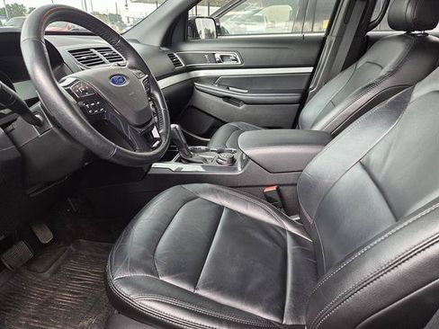 Used 2017 Ford Explorer XLT w/ Equipment Group 202A AWD/4WD image 3