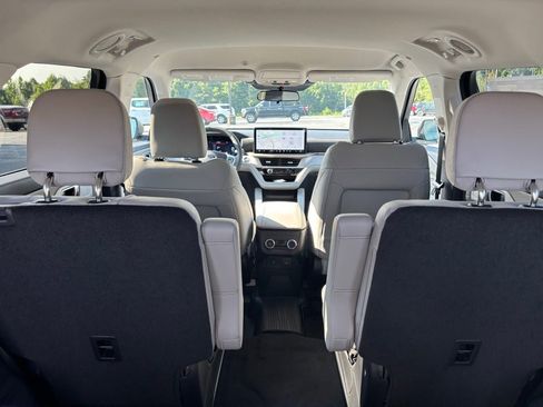 New 2025 Ford Explorer Active w/ Active Comfort Package image 33