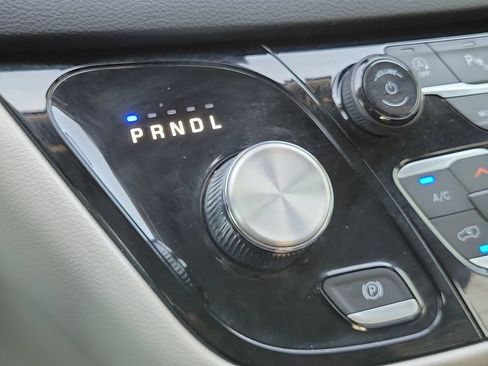 Used 2023 Chrysler Pacifica Touring-L FWD image 35