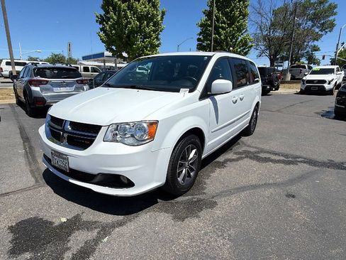 Used 2017 Dodge Grand Caravan SXT FWD image 1
