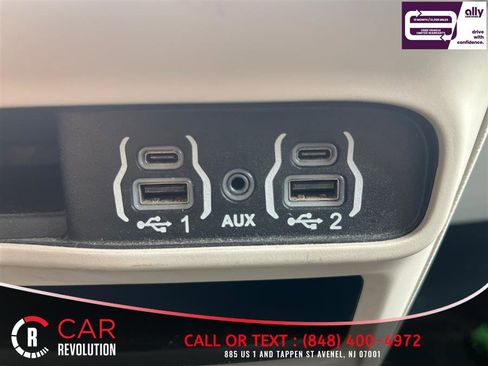 Used 2023 Chrysler Pacifica Touring-L FWD image 23