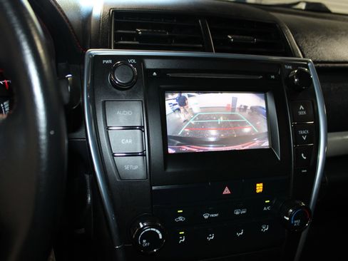 Used 2015 Toyota Camry SE FWD image 17