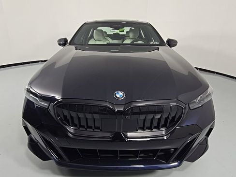 New 2026 BMW 530i xDrive w/ M Sport Package image 2