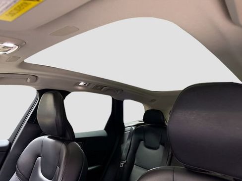 Used 2019 Volvo XC60 T5 Momentum w/ Premium Package image 24