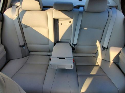 Used 2011 BMW 535i xDrive Sedan image 14