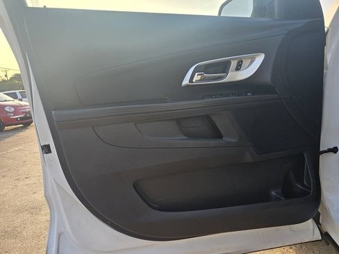 Used 2017 Chevrolet Equinox LS AWD/4WD image 16