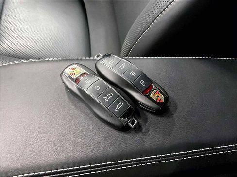 Used 2024 Porsche 718 Cayman image 34