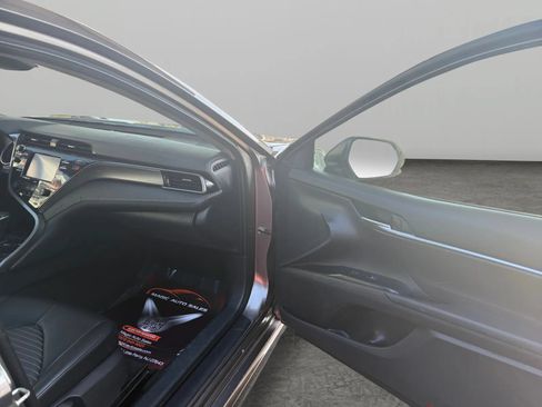Used 2020 Toyota Camry SE FWD image 19