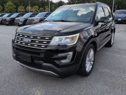Used 2016 Ford Explorer XLT w/ Equipment Group 202A FWD image 8