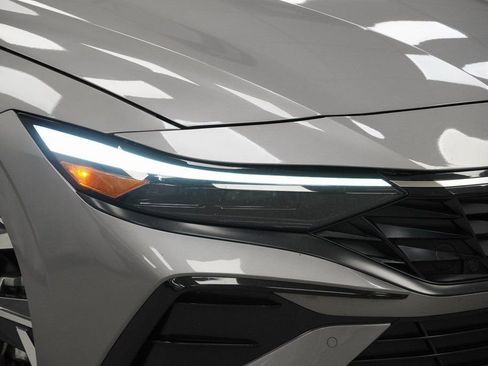 Used 2024 Hyundai Elantra Limited image 5