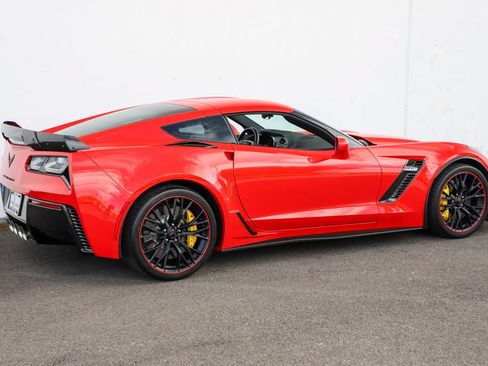 Used 2017 Chevrolet Corvette Z06 w/ Z07 Performance Package RWD image 5