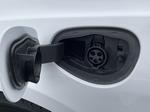 Used 2024 Chrysler Pacifica Select image 44