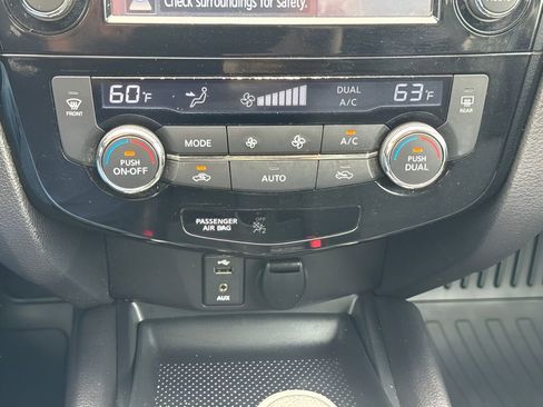 Used 2015 Nissan Rogue SL FWD image 20