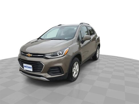 Certified 2022 Chevrolet Trax LT w/ LT Convenience Package image 4