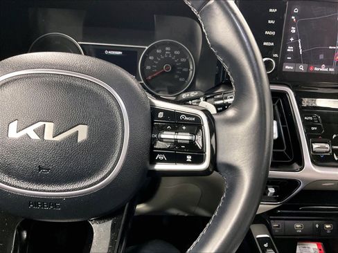 Used 2023 Kia Sorento EX w/ Panoramic Sunroof Package image 24