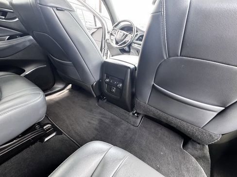 Used 2023 Buick Enclave Essence image 12